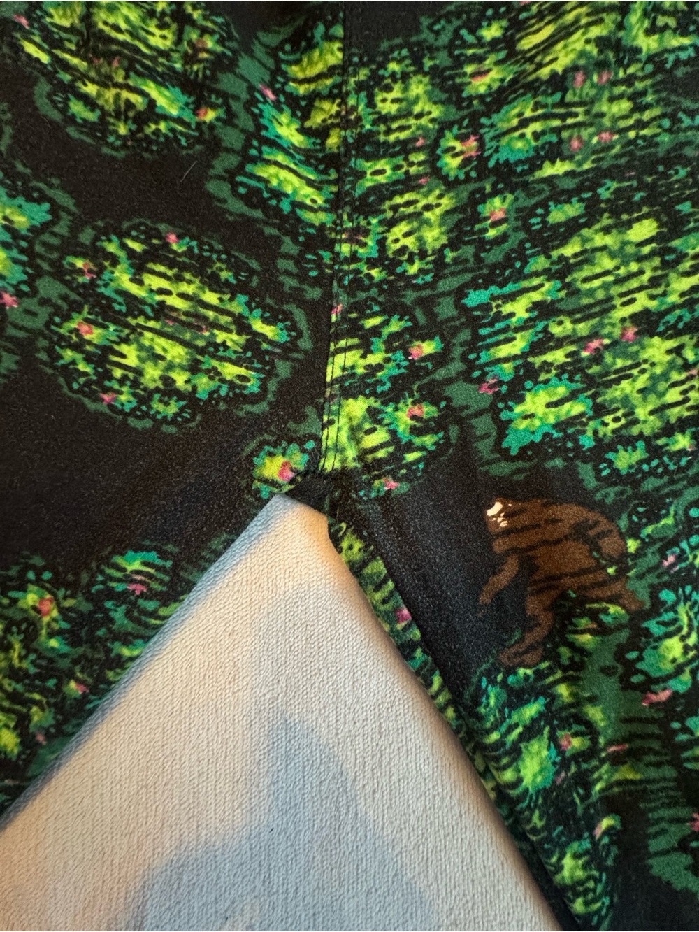 LuLaRoe Unicorn Print Black Green Hiding Bigfoot Sasquatch Leggings One Size OS - Picture 2 of 4